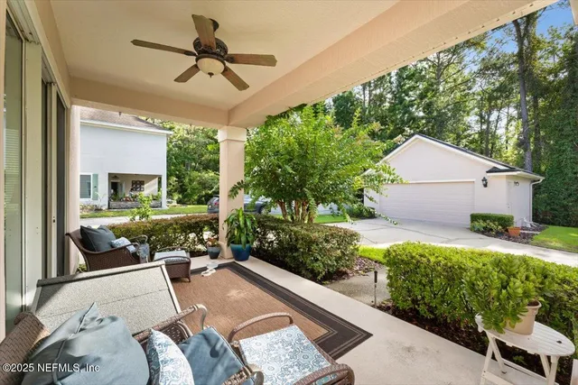 a view of backyard of the house