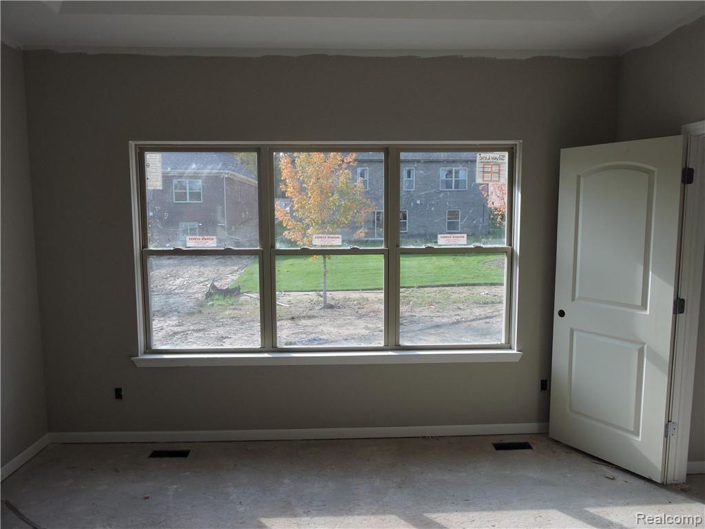 5481 Woodfall Road Clarkston, MI 48348 - Photo 13 of 37