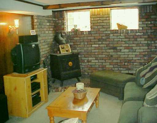21 East Ridge Road Coraopolis, PA 15108 - Photo 5 of 7 Den/Family/Great Room.