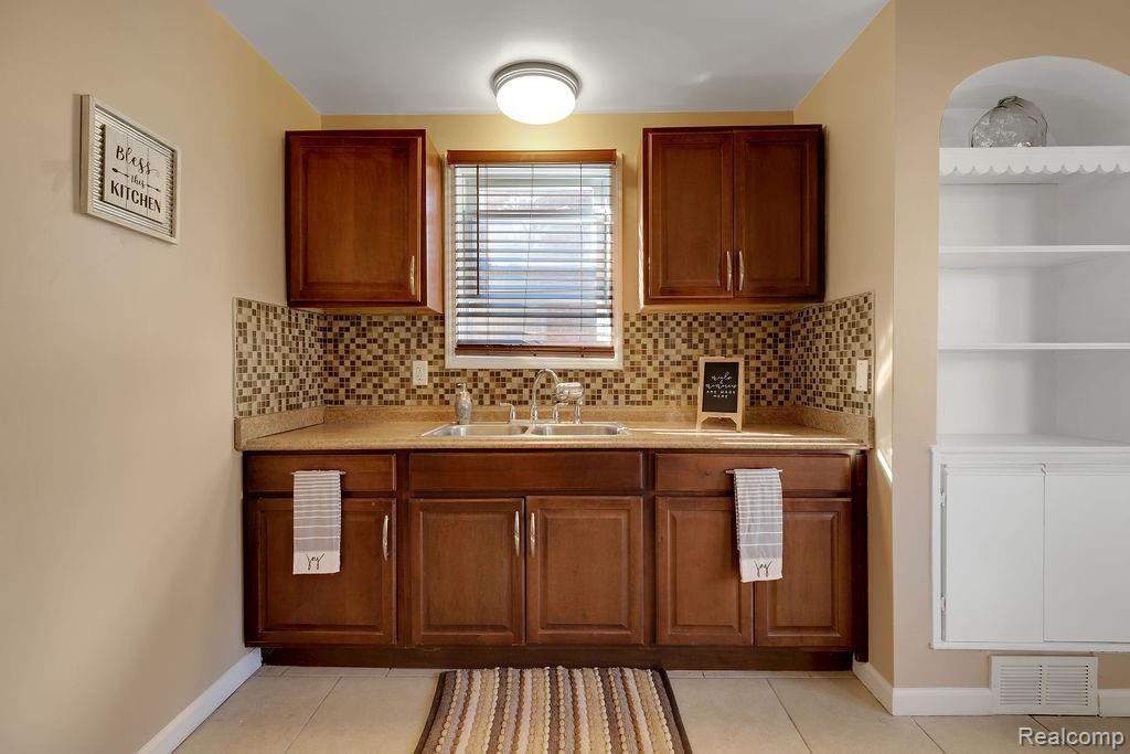 14177 Stahelin Road Detroit, MI 48223 - Photo 6 of 26 GO0A9022.jpg