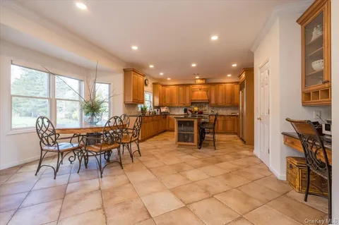 $2,250,000 | 129 Round Swamp Road, Huntington, NY 11743