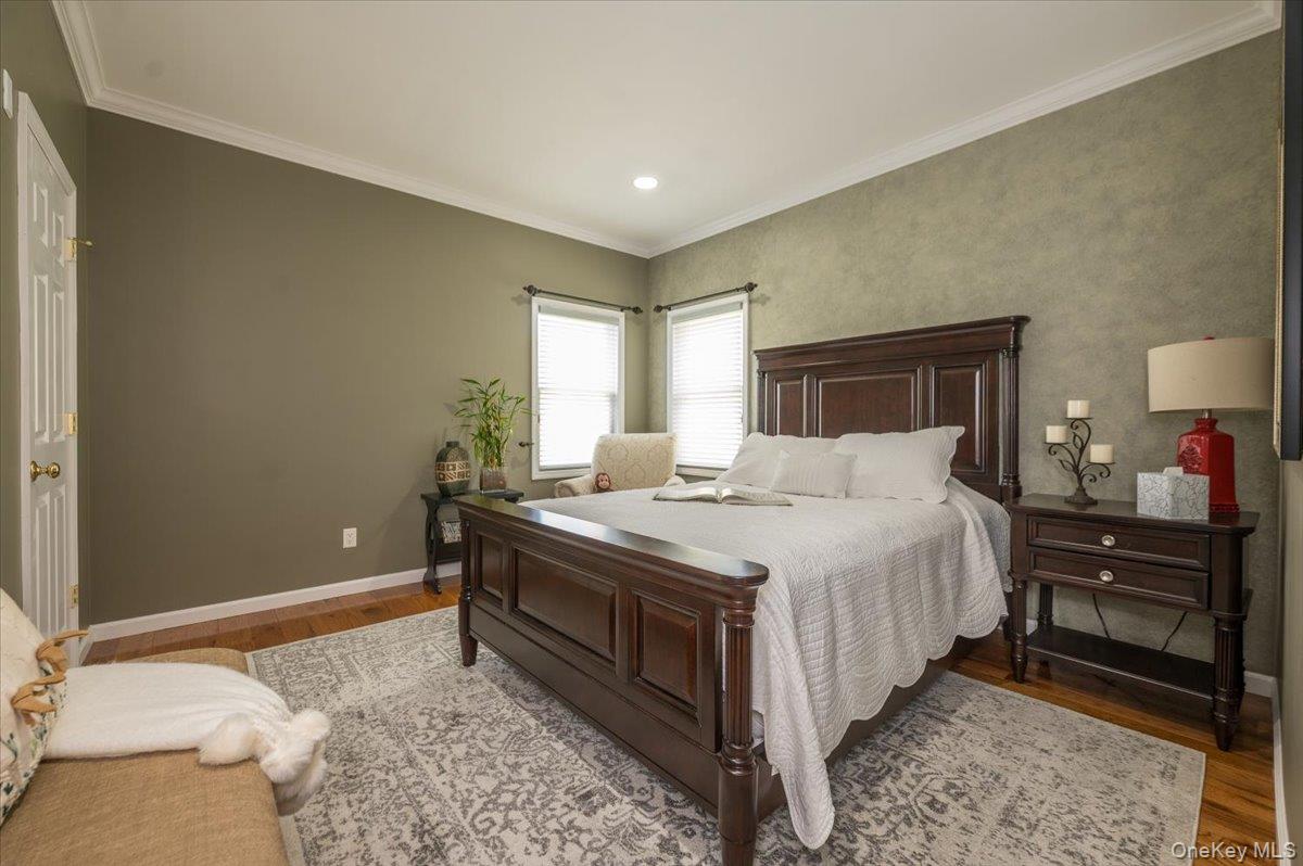 129 Round Swamp Road Huntington, NY 11743 - Photo 21 of 50 First floor bedroom with hardwood flooring, crown and baseboard moldings and recessed lighting. Walk-in closet and ensuite bathroom.