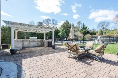 $2,250,000 | 129 Round Swamp Road, Huntington, NY 11743
