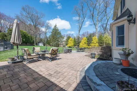 $2,250,000 | 129 Round Swamp Road, Huntington, NY 11743