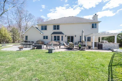 $2,250,000 | 129 Round Swamp Road, Huntington, NY 11743