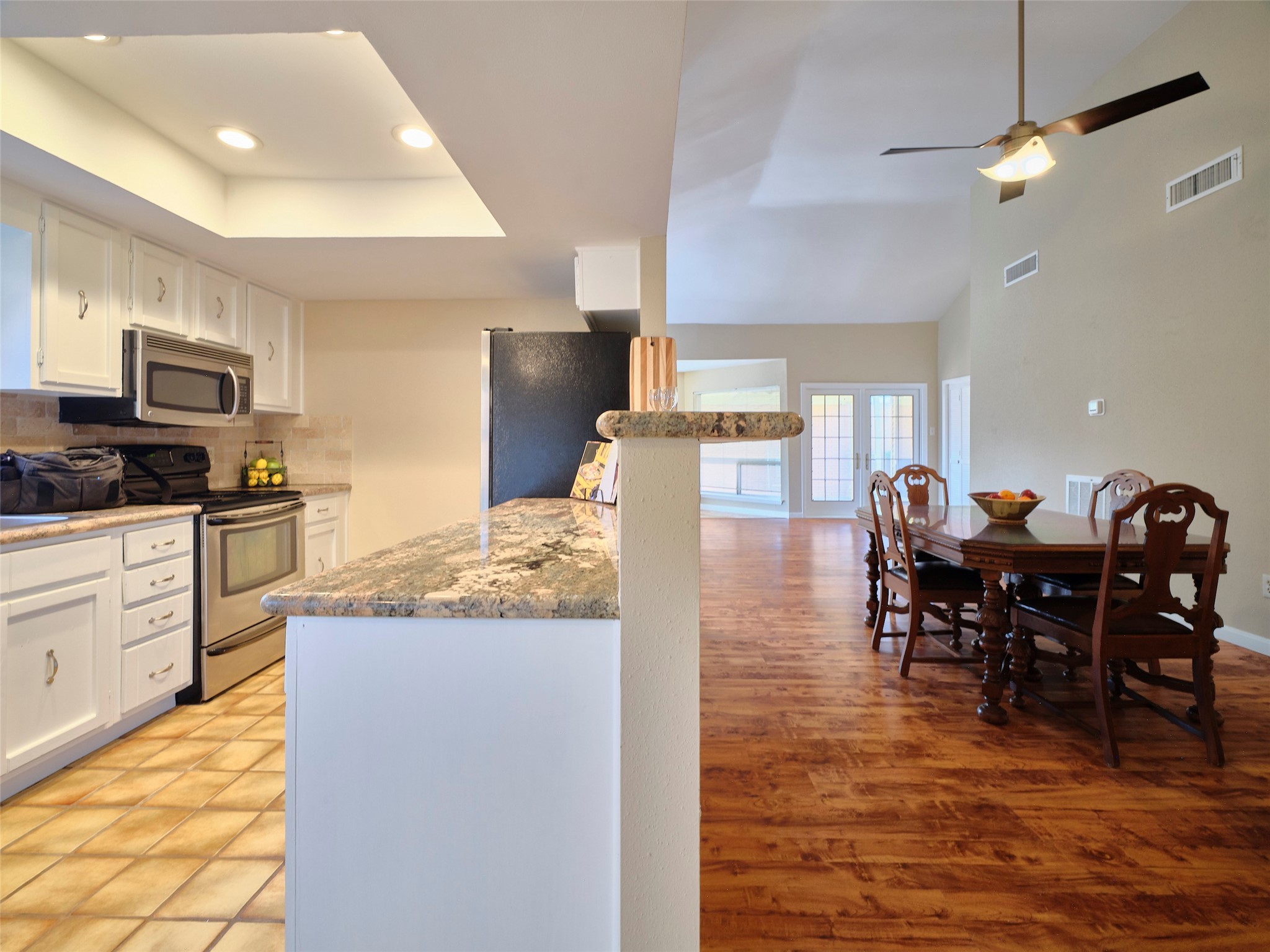 8315 Terrace Wind Lane Houston, TX 77040 - Photo 21 of 50 a large kitchen with kitchen island granite countertop a table and chairs in it