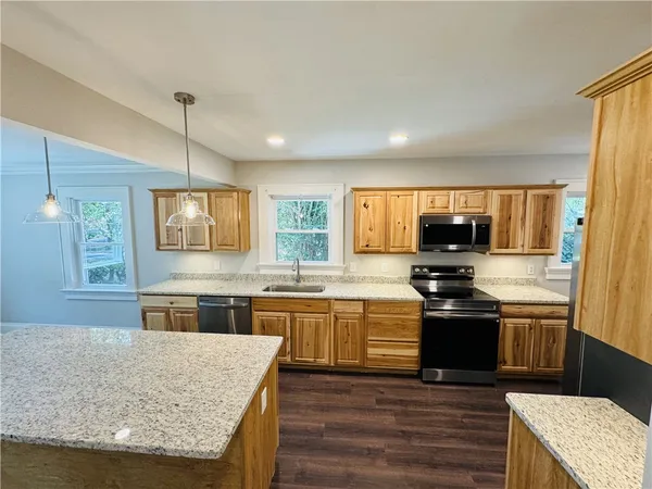 $2,100 | 212 Whitehall Road, Anderson, SC 29625