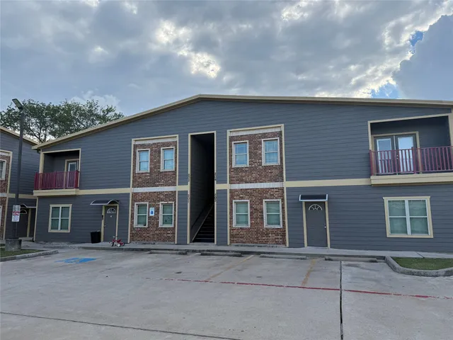 $1,200 | 716 Kolb Road, Unit 204, South Houston, TX 77587