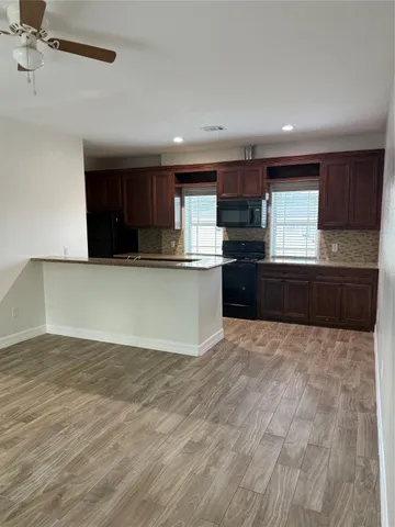 $1,200 | 716 Kolb Road, Unit 204, South Houston, TX 77587