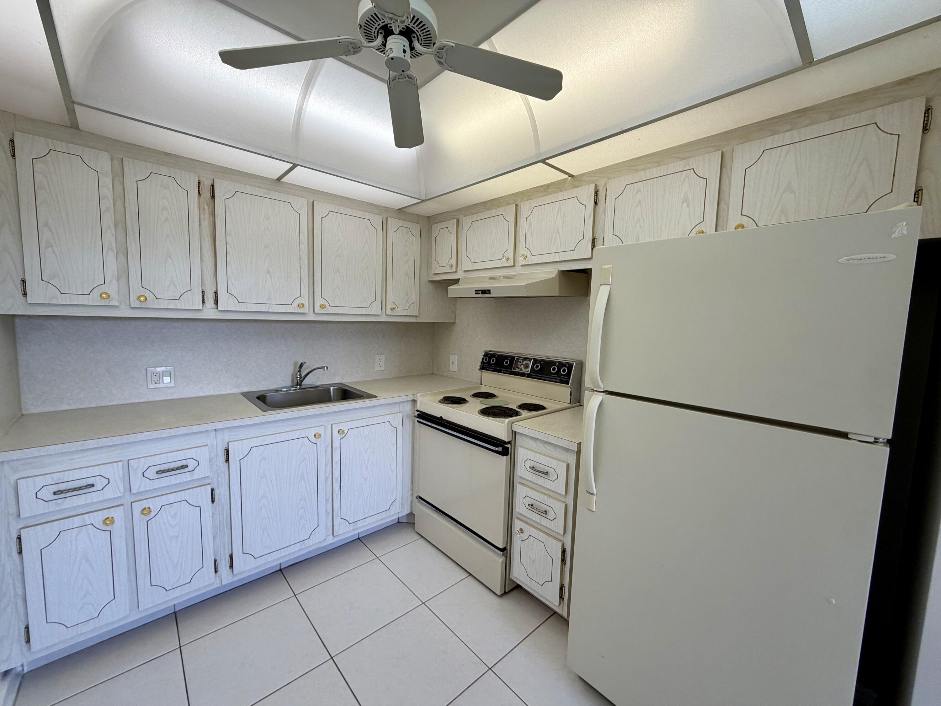 83 Preston F Boca Raton, FL 33434 - Photo 5 of 14 IMG_2481