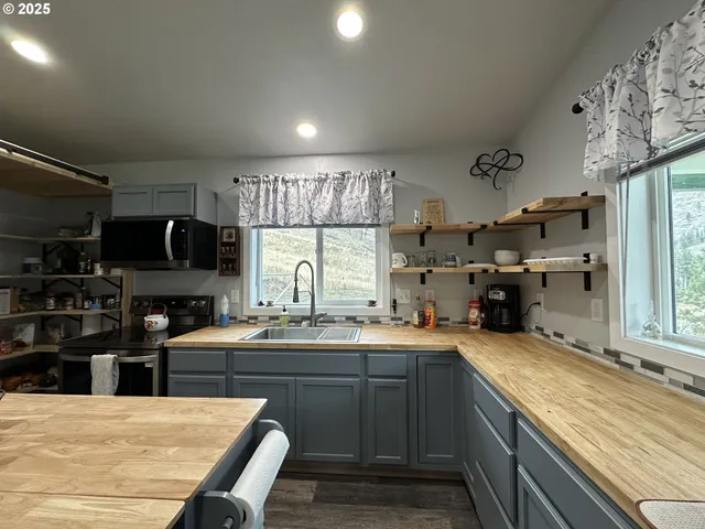 $429,000 | 24826 South S Highway, Canyon City, OR 97820