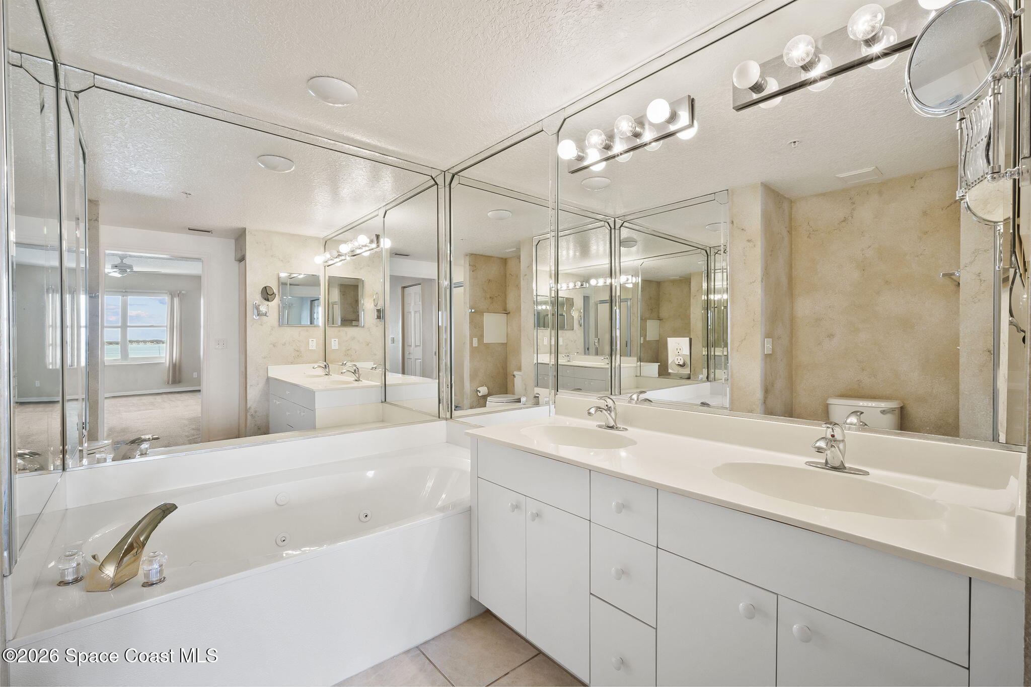 104 Riverside Drive, Unit 403 Cocoa, FL 32922 - Photo 11 of 61 Primary Bath