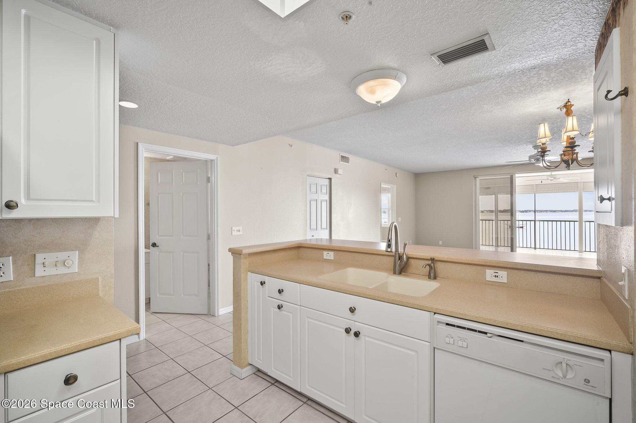 104 Riverside Drive, Unit 403 Cocoa, FL 32922 - Photo 45 of 61 Kitchen