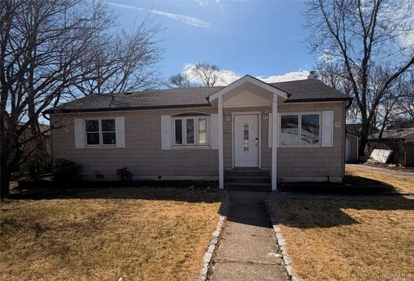 $680,000 | 284 15th Street, West Babylon, NY 11704