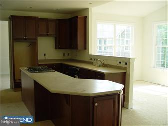 927 Nottingham Road Pottstown, PA 19465 - Photo 5 of 9