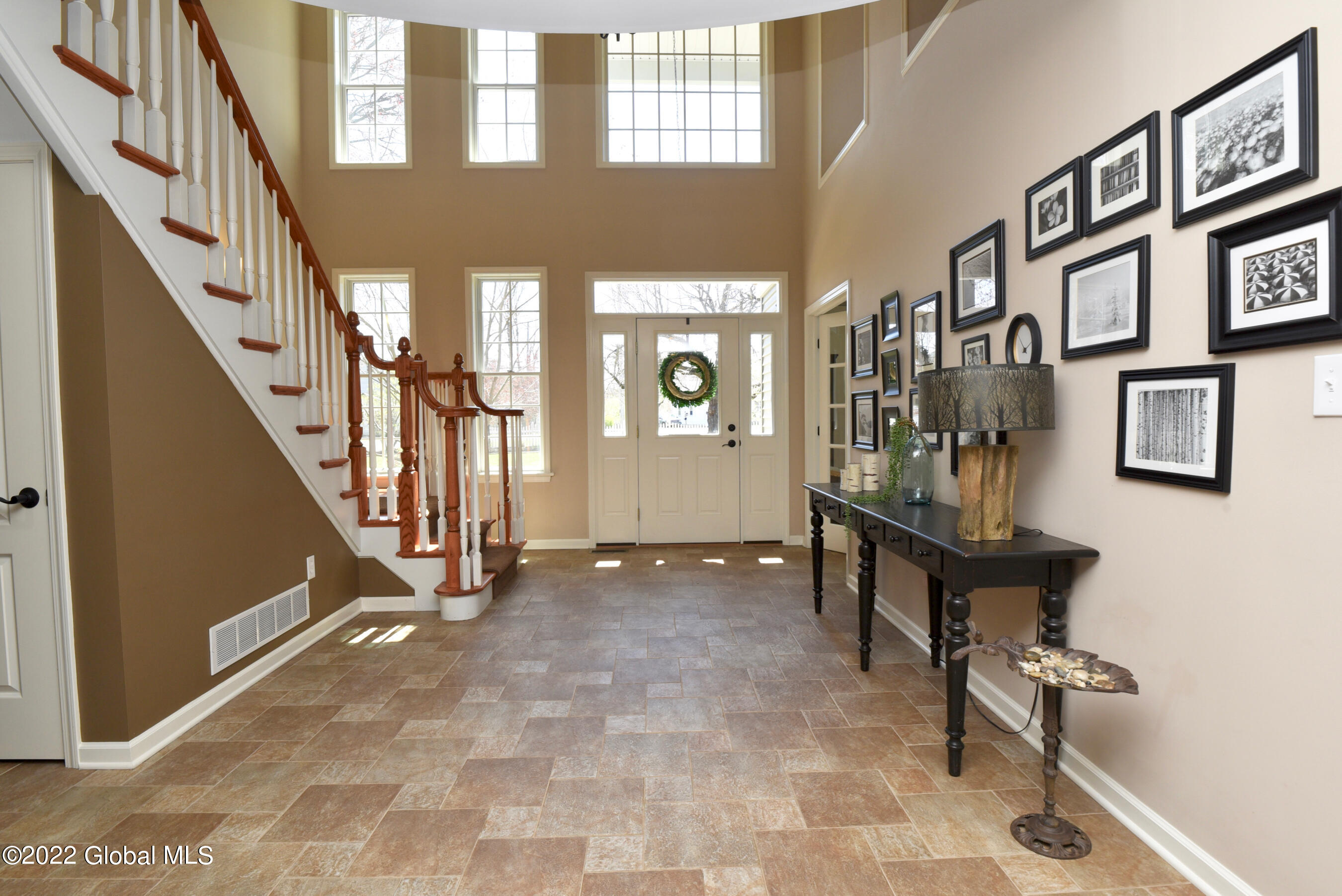 2467 Rosendale Road Niskayuna, NY 12309 - Photo 3 of 82 8