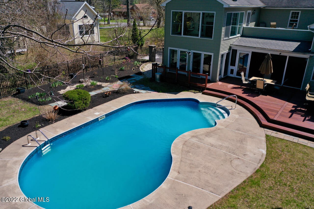 2467 Rosendale Road Niskayuna, NY 12309 - Photo 75 of 82 16