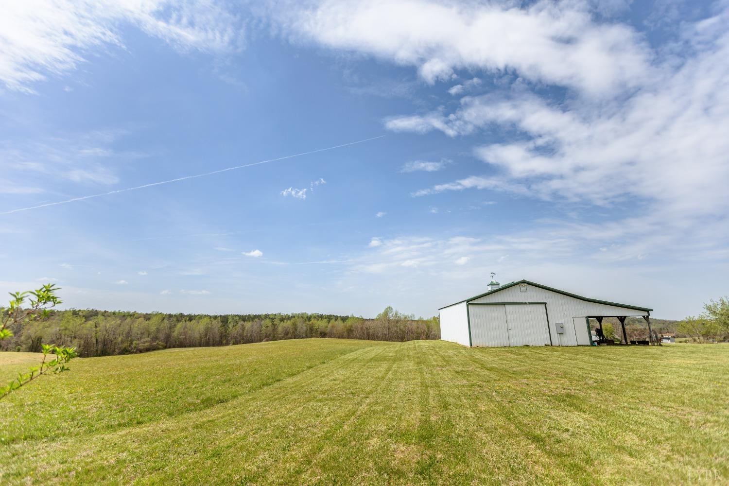 1692 West Courthouse Road Crewe, VA 23930 - Photo 54 of 67 a big room with yard and mountain view in back