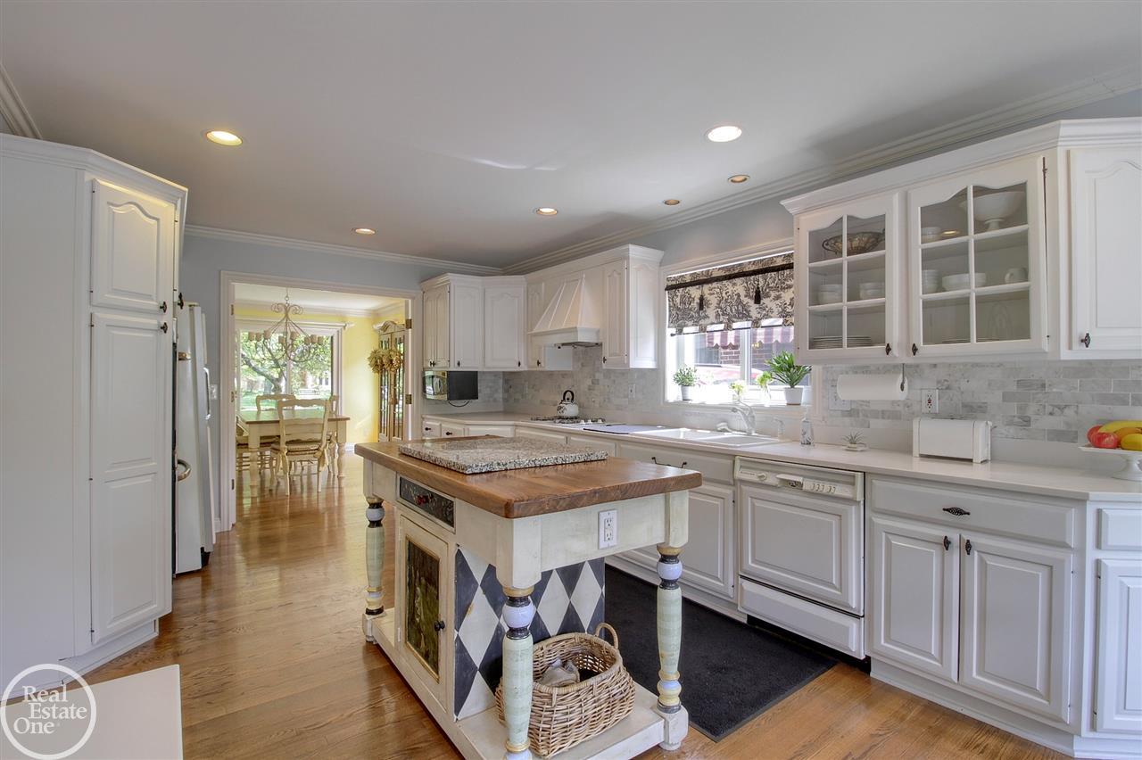 1275 Whittier Road Grosse Pointe Park, MI 48230 - Photo 15 of 42