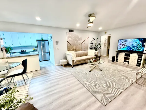$2,300 | 301 Knotty Pine Circle, Unit B2, Greenacres, FL 33463