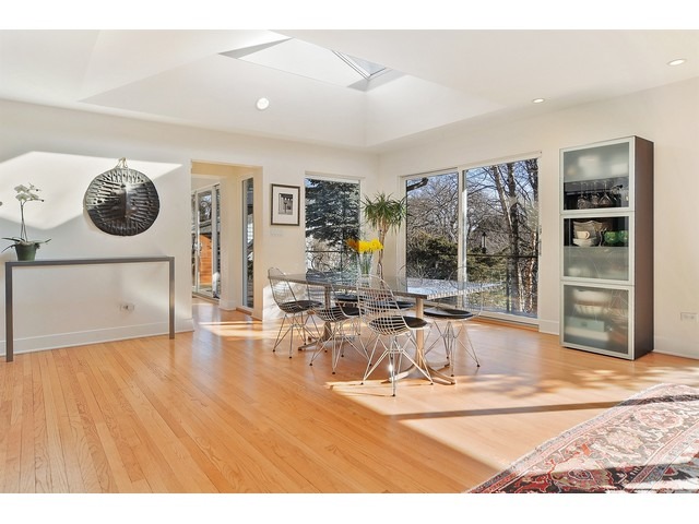 2921 Sheridan Road Evanston, IL 60201 - Photo 13 of 25 a view of a living room and kitchen