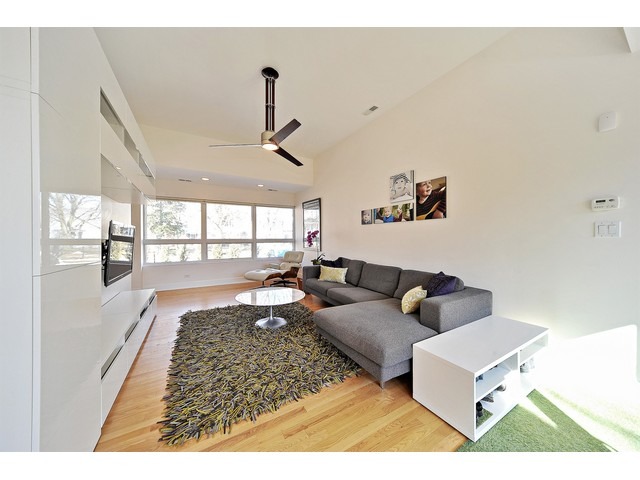 2921 Sheridan Road Evanston, IL 60201 - Photo 20 of 25 a living room with furniture and a large window
