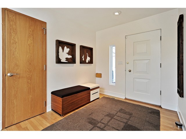 2921 Sheridan Road Evanston, IL 60201 - Photo 2 of 25 a bedroom with a bed and a view of bathroom