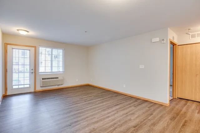 $1,600 | 154 Bertram Drive, Unit F, Yorkville, IL 60560