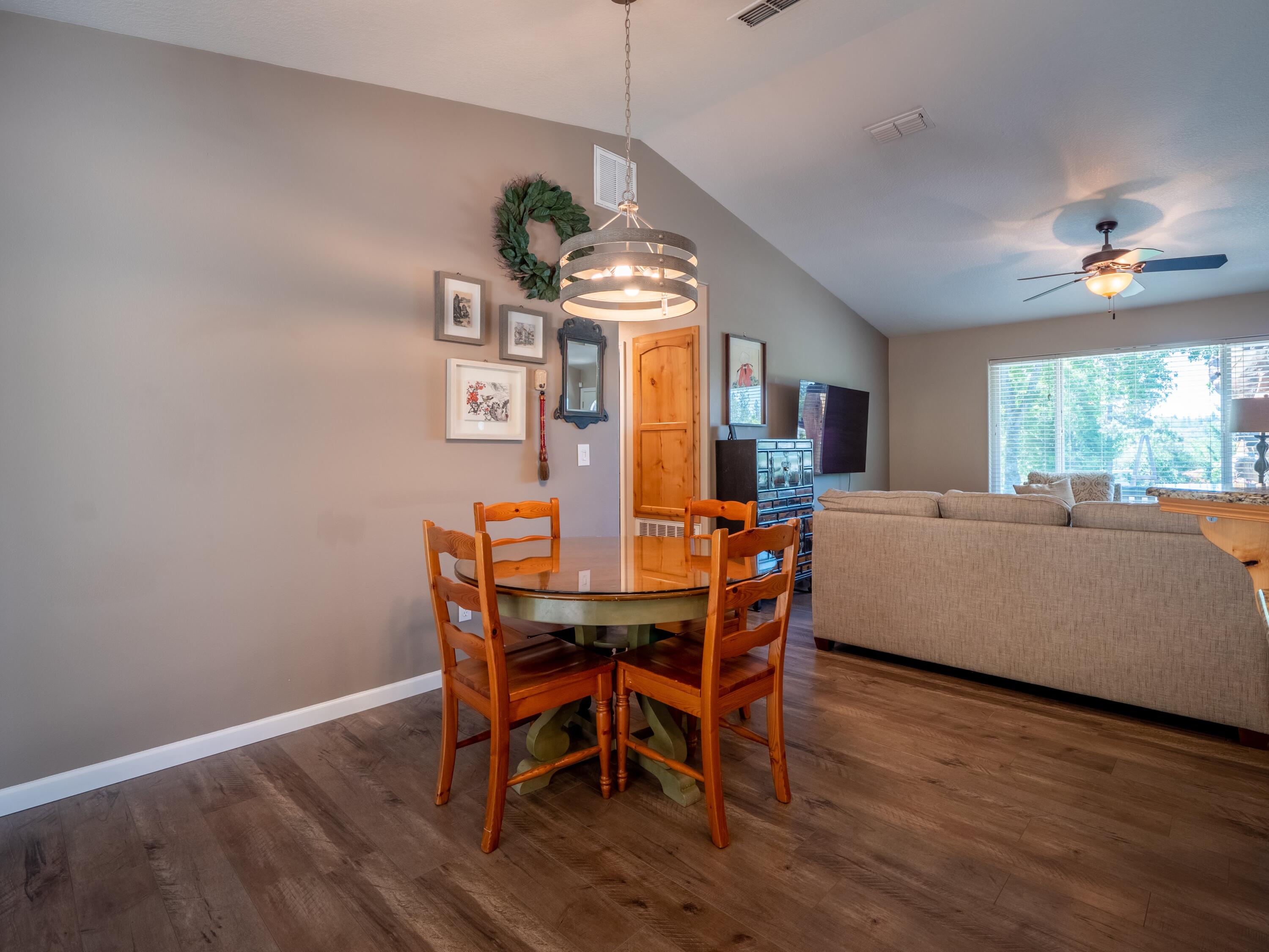 801 Three Pines Road Grants Pass, OR 97526 - Photo 16 of 45 Dining 1