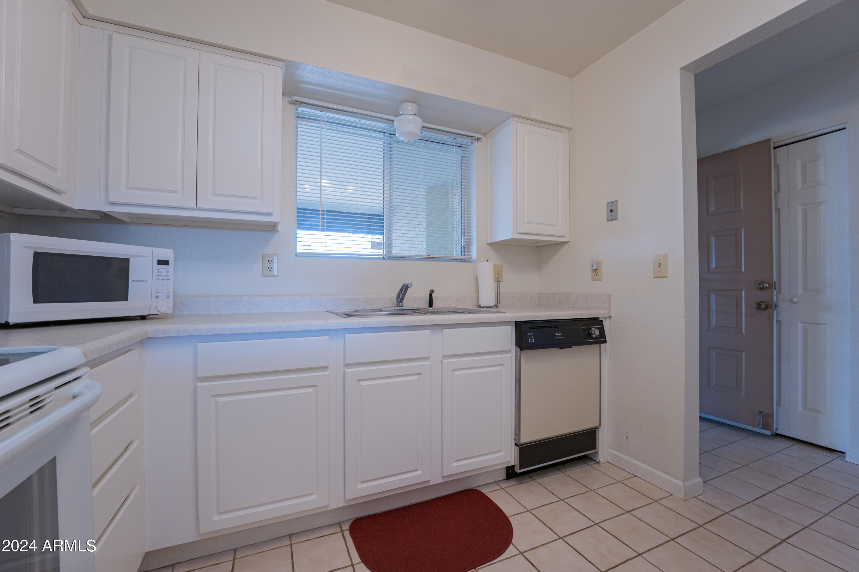 131 North Higley Road, Unit 12 Mesa, AZ 85205 - Photo 12 of 35 Kitchen with front facing window