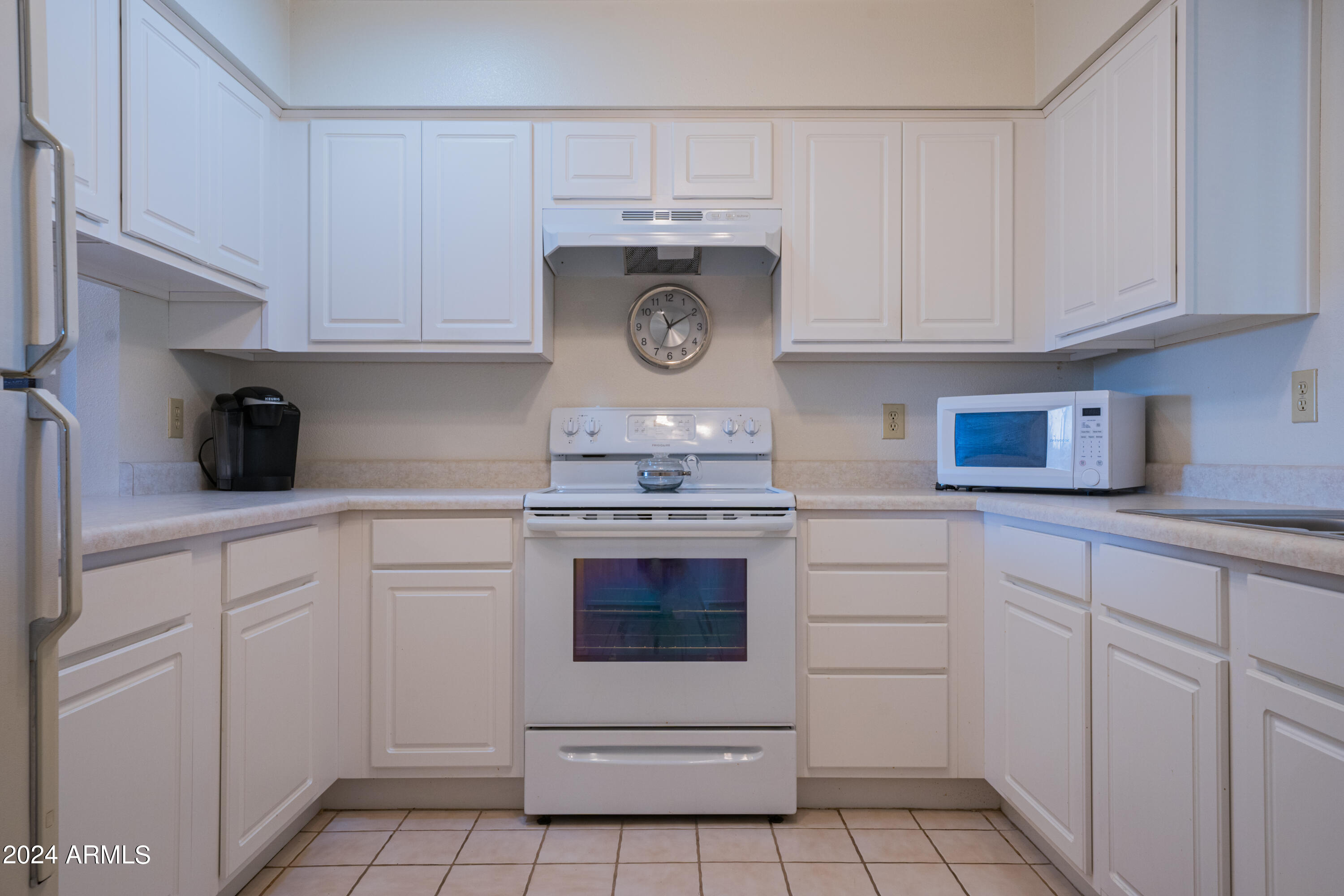 131 North Higley Road, Unit 12 Mesa, AZ 85205 - Photo 9 of 35 Kitchen