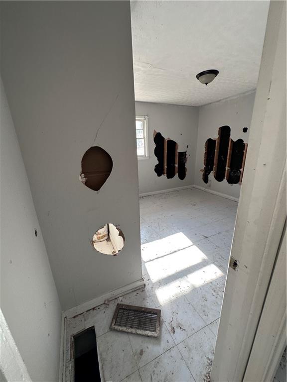 4245 Utoy Court Southwest Atlanta, GA 30331 - Photo 12 of 29