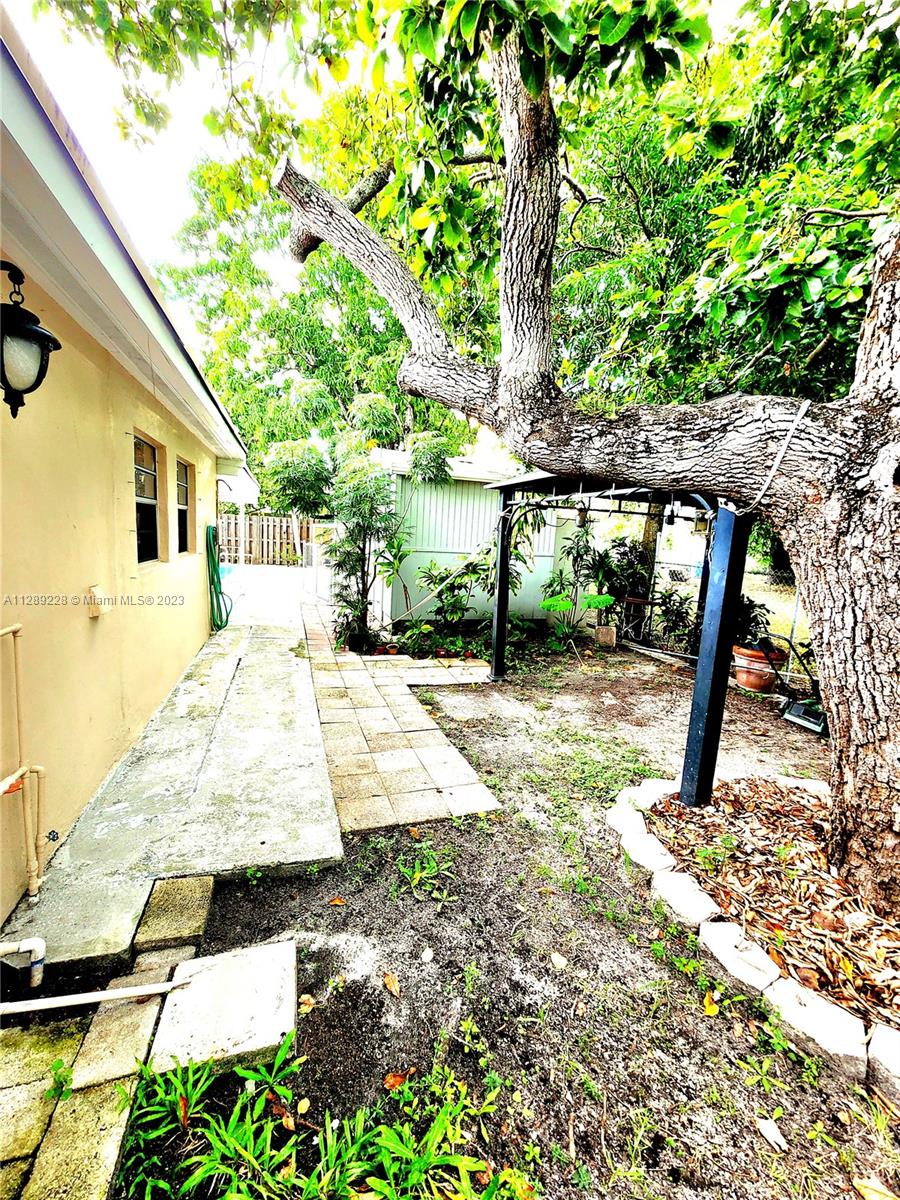 104 Thomas Road West Park, FL 33023 - Photo 8 of 24 Gallery Image 8