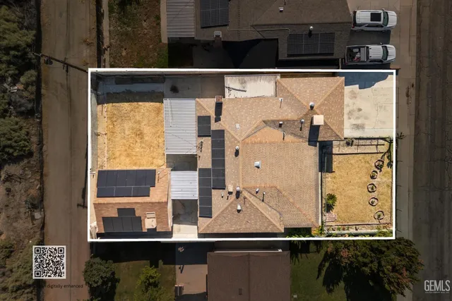 a picture of a wall with a white wall