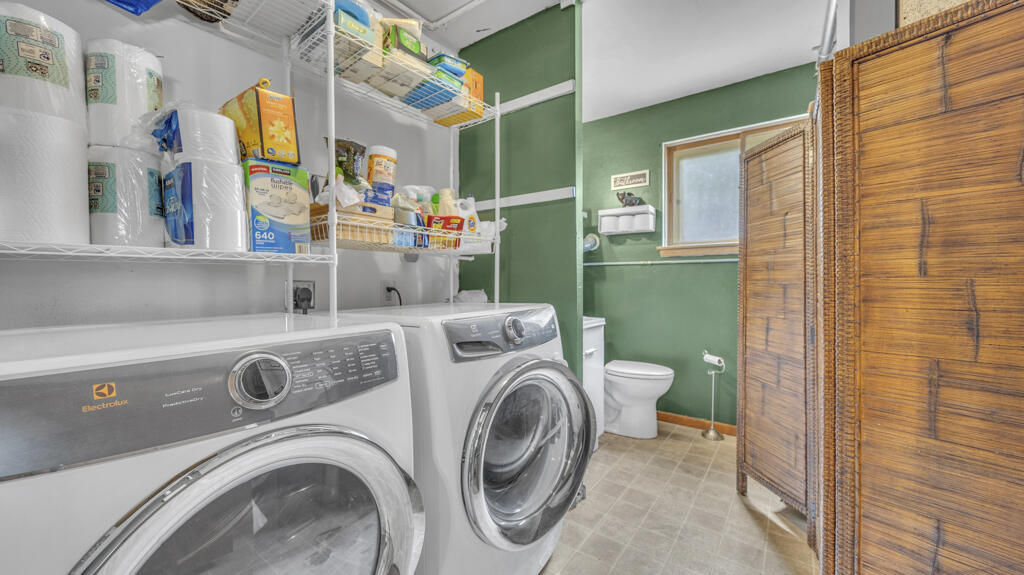 215 East Beutel Road Port Washington, WI 53074 - Photo 19 of 33 Laundry Room