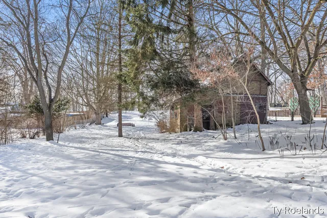 $129,000 | 727 East Washington Street, Ionia, MI 48846