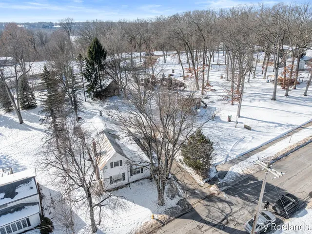 $129,000 | 727 East Washington Street, Ionia, MI 48846