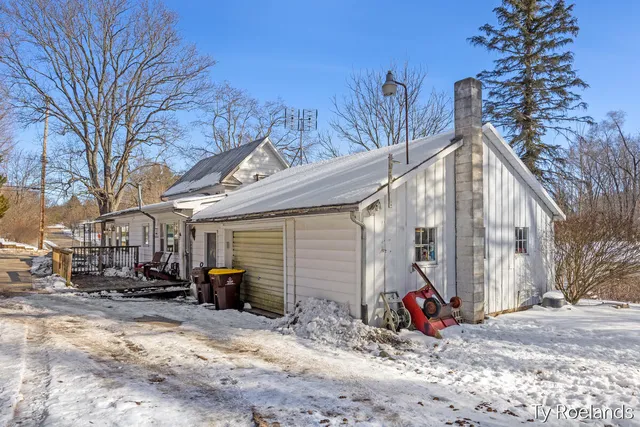 $129,000 | 727 East Washington Street, Ionia, MI 48846