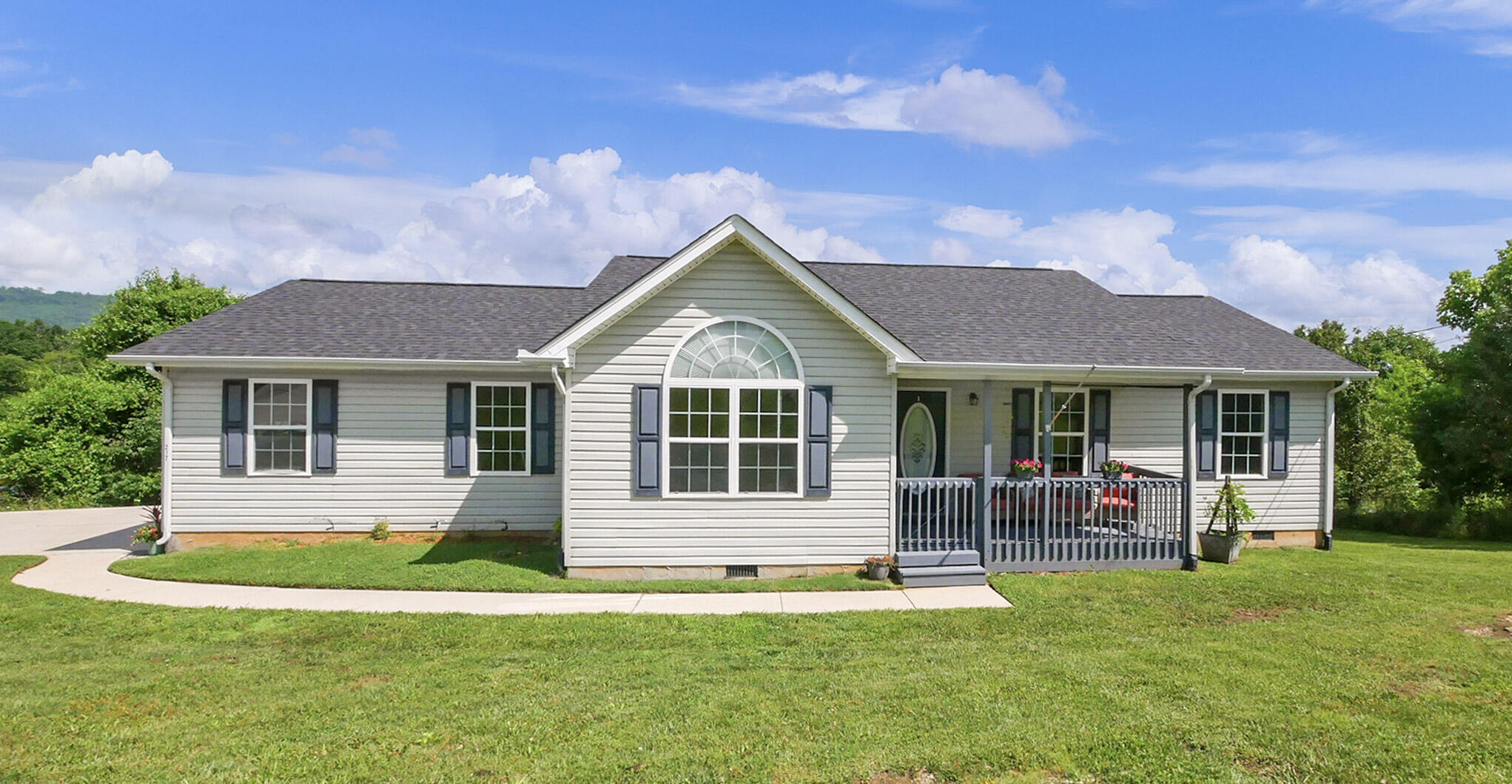 217 Lookout Circle Trenton, GA 30752 - Photo 1 of 33 17-P1740347