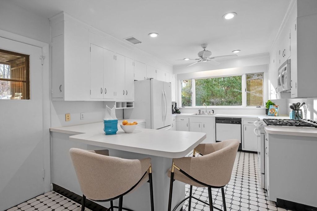 315 Puritan Road Swampscott, MA 01907 - Photo 15 of 41 Gallery Image 15