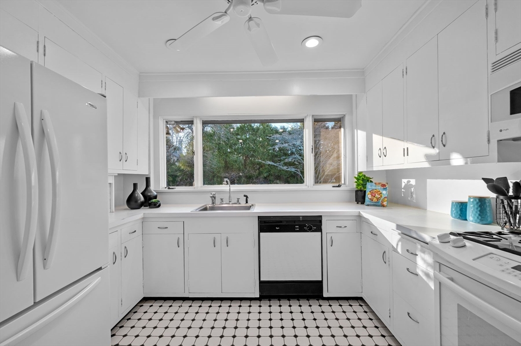 315 Puritan Road Swampscott, MA 01907 - Photo 16 of 41 Gallery Image 16