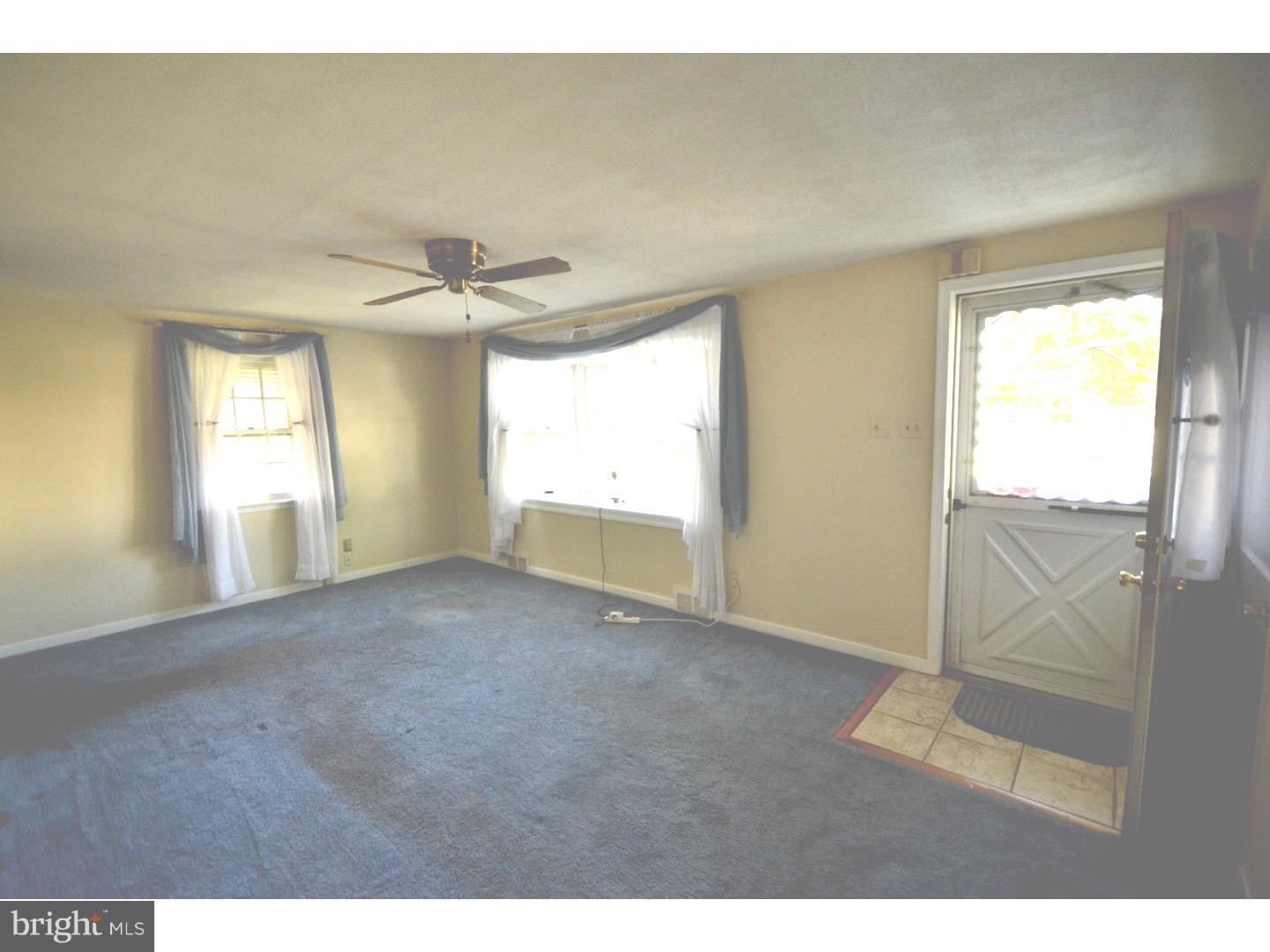 27 Shirley Road Hatboro, PA 19040 - Photo 2 of 25 Living Room