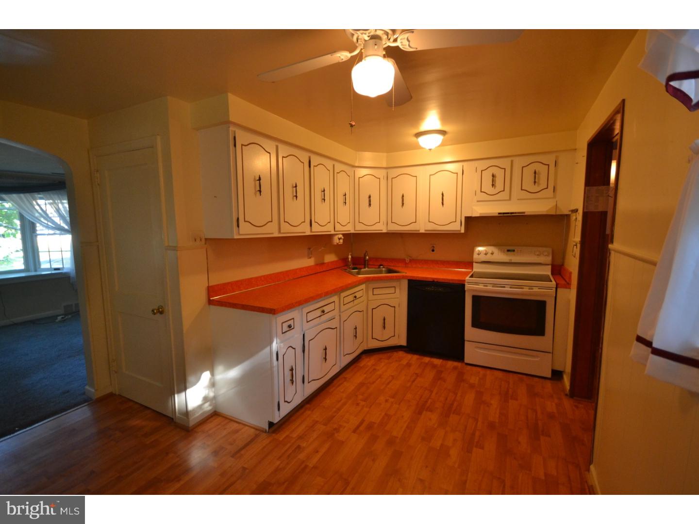 27 Shirley Road Hatboro, PA 19040 - Photo 6 of 25 Kitchen