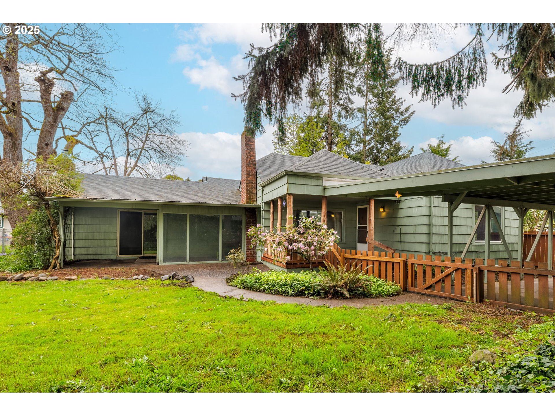 202 20th Street Springfield, OR 97477 - Photo 1 of 42