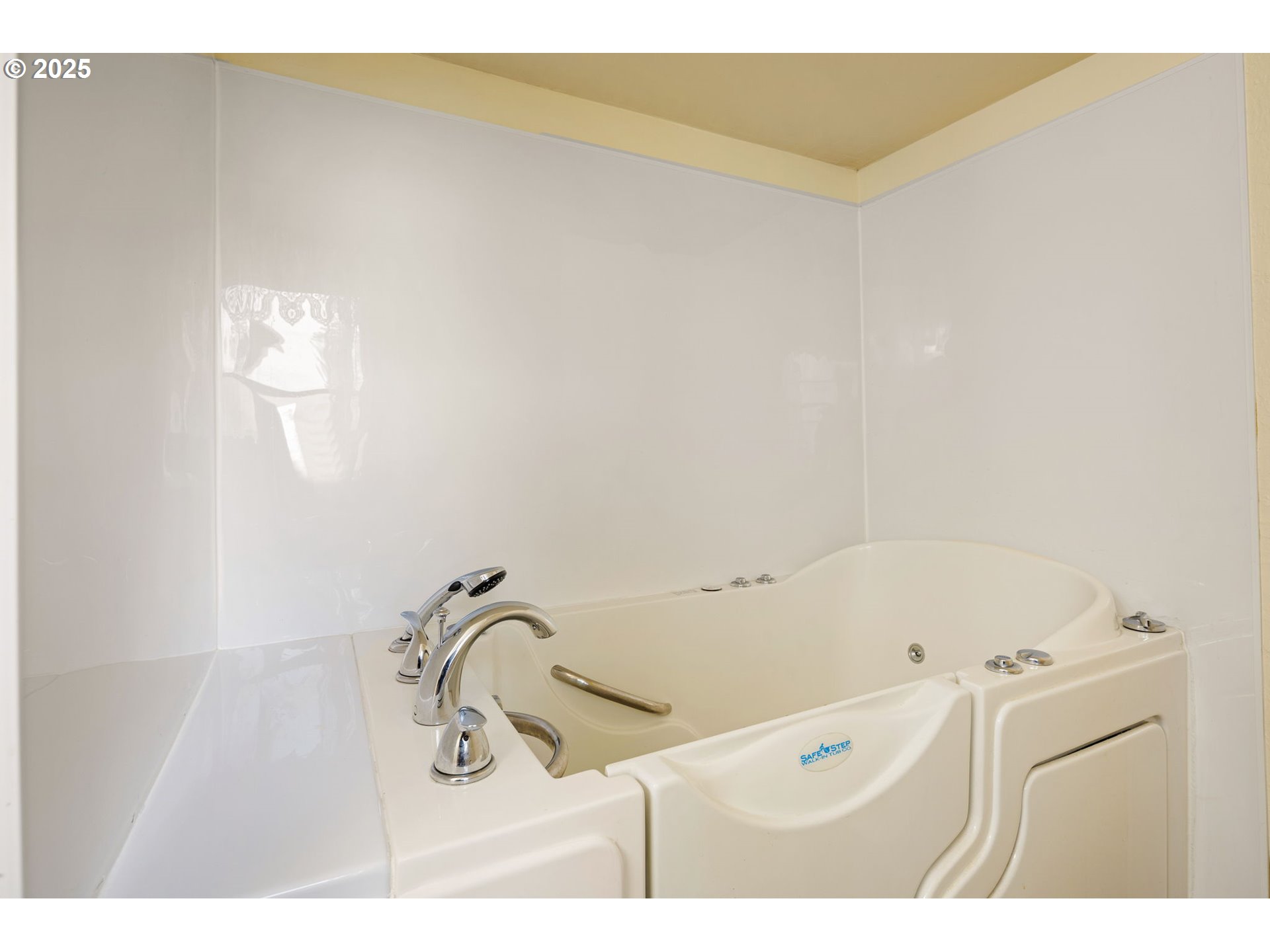 202 20th Street Springfield, OR 97477 - Photo 12 of 42