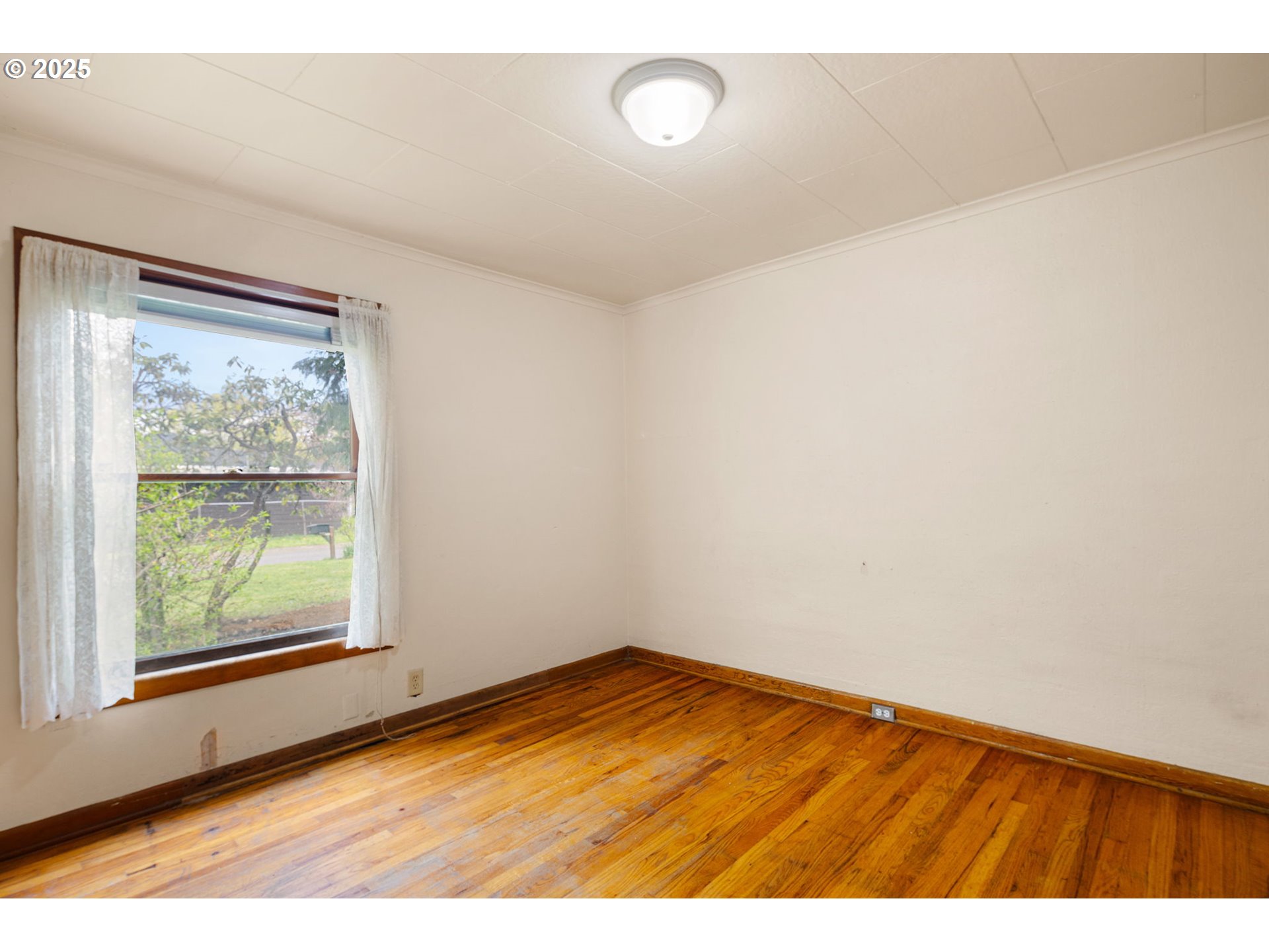 202 20th Street Springfield, OR 97477 - Photo 13 of 42