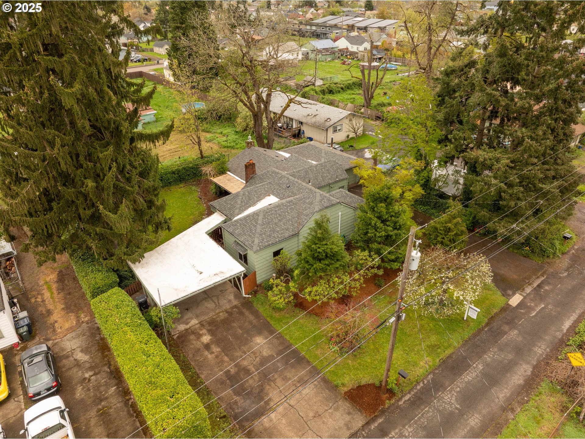 202 20th Street Springfield, OR 97477 - Photo 3 of 42