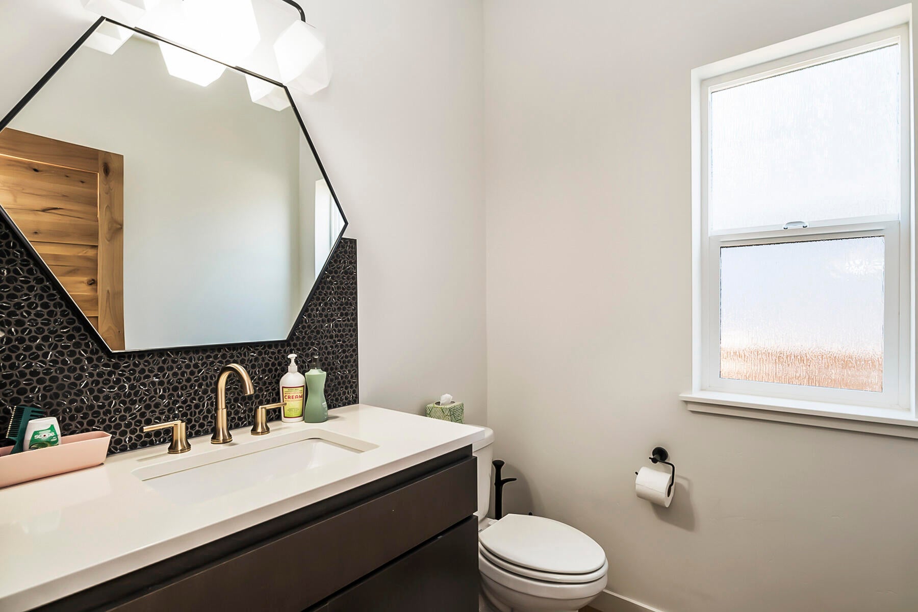 61188 Bachelor View Road Bend, OR 97702 - Photo 19 of 34 19 - Powder Bath