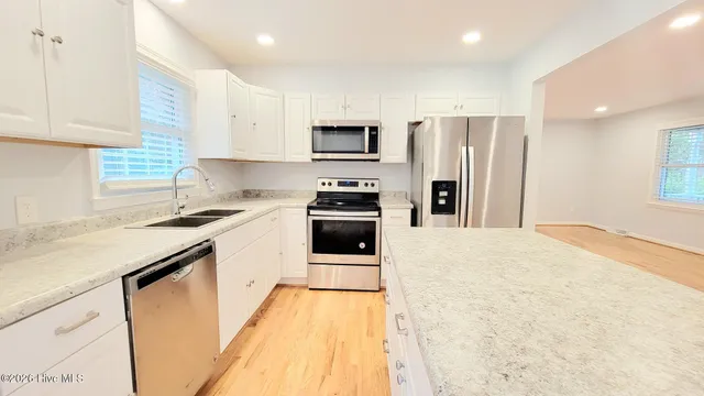 $2,335 | 409 Sierra Drive, Wilmington, NC 28409