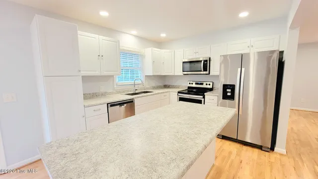 $2,335 | 409 Sierra Drive, Wilmington, NC 28409